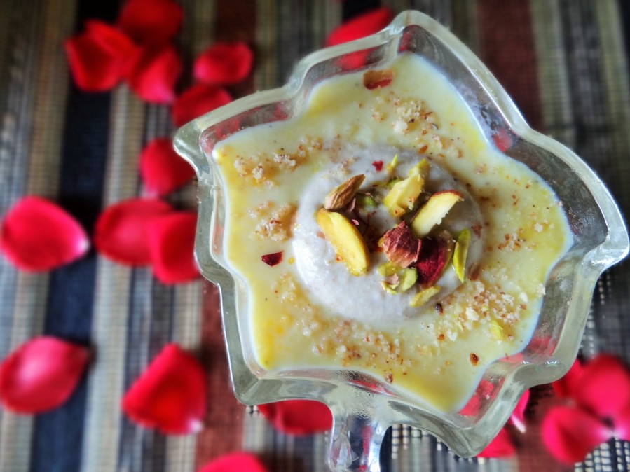 Recipe:Phirni Recipe | Phirni With Creamy Dry Fruit Sauce | Easy Dessert Recipe